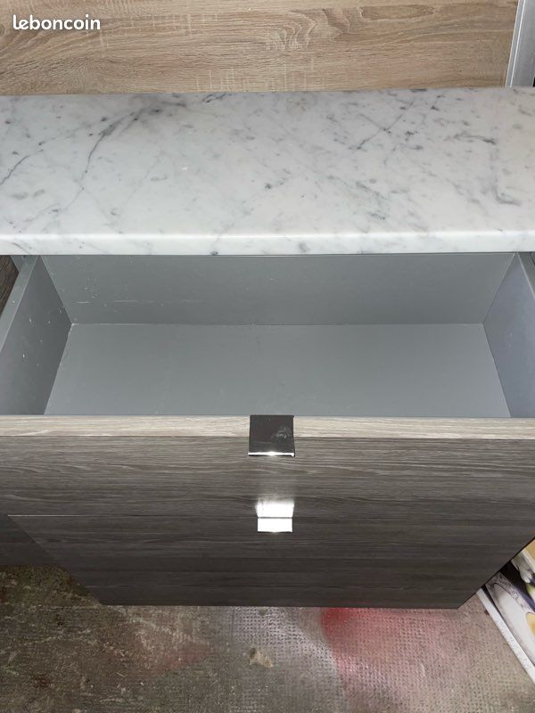 Meuble de salle de bain en marbre et bois (image 14)