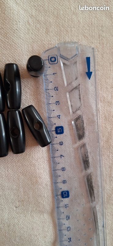 10 boutons olives noirs 30 mm en résine (image 3)