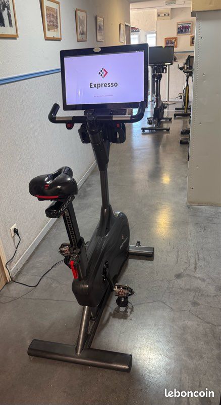 Vélo cardio pro TECHNOGYM (image 1)