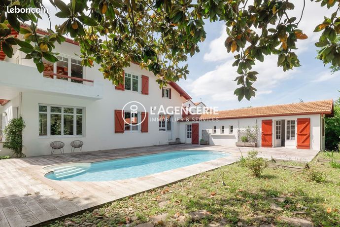 Maison 8 pièces 195 m²