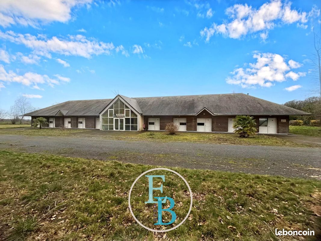 Maison 1500 m² · à Caen · 1 500 m² · 735 000 €