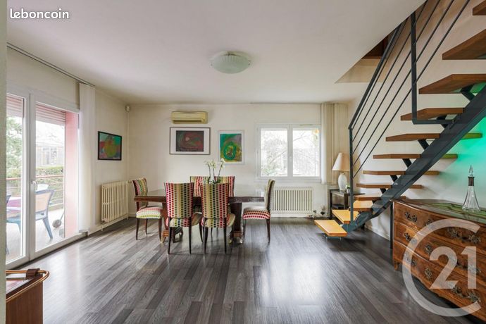 Maison 9 pièces 220 m² — 3