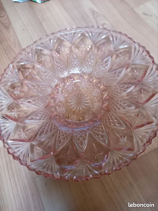 Plat coupe à fruits rose (image 1)