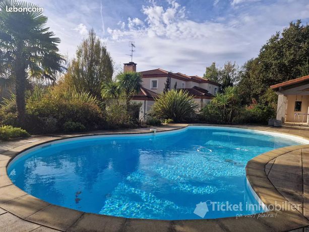 Propriété 7 pièces 268 m²