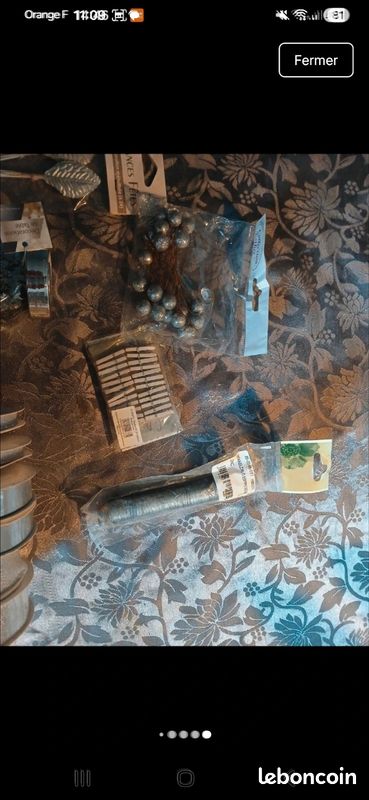 Décorations argentées et petites pinces blanches (image 7)