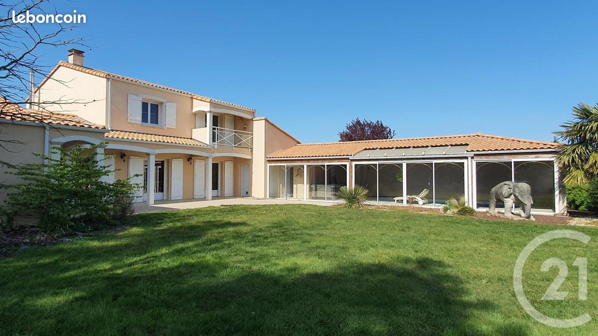 Maison 6 pièces 208 m² · à Châteauneuf · 208 m² · 480 000 €