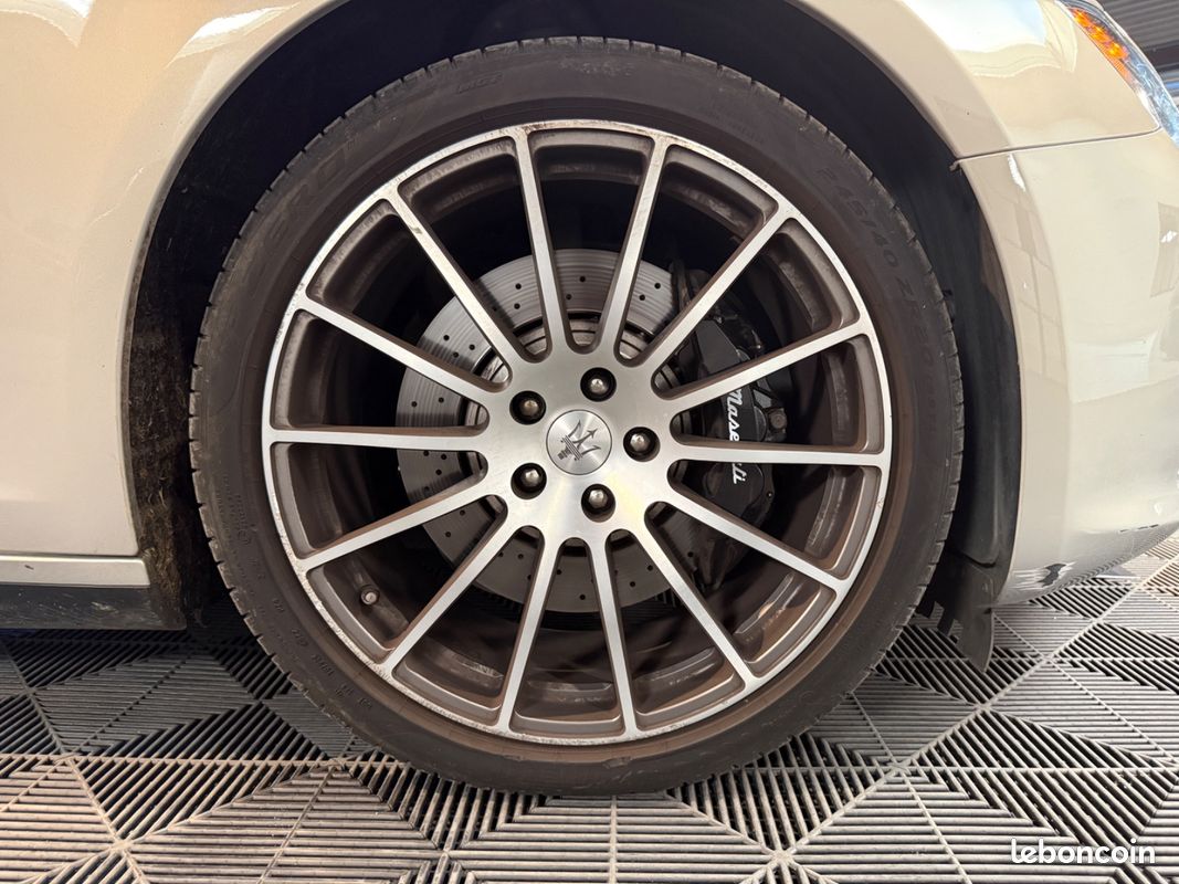 MASERATI GHIBLI 3.0 V6 410 s Q4 A / 3EME MAIN / SUIVI COMPLET MASERATI / TOIT OUVRANT / CAMERA DE RECUL (image 33)