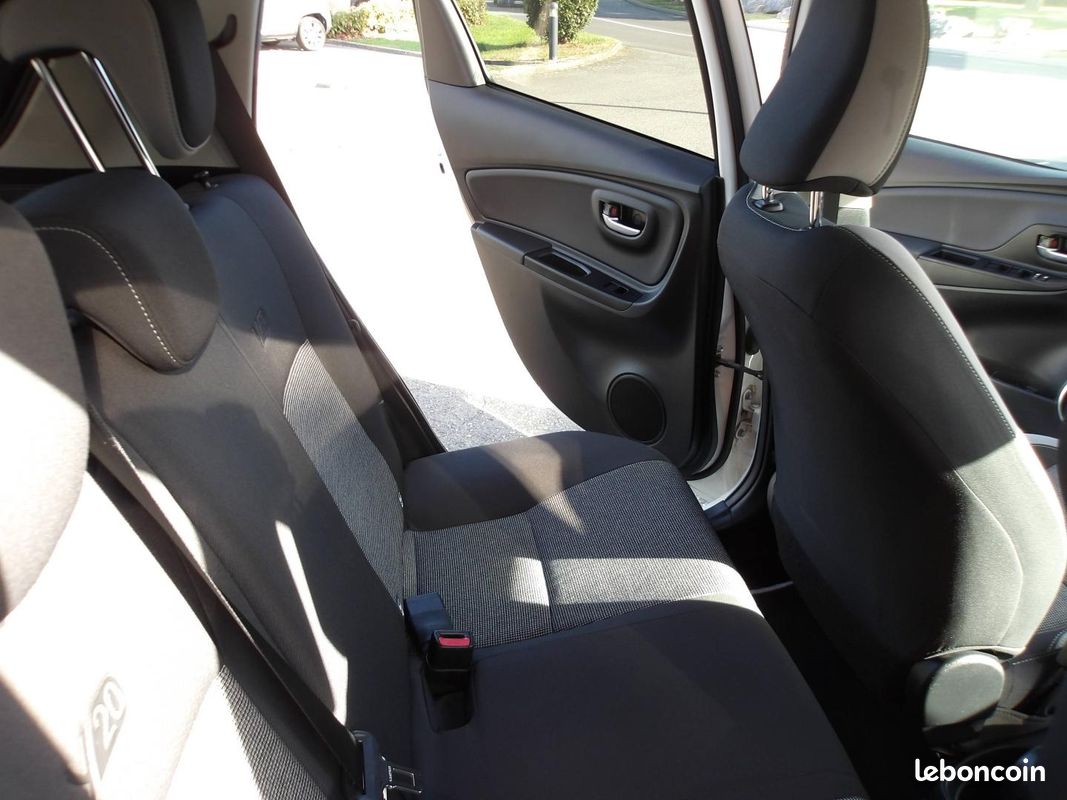 Toyota Yaris 110 VVT-i Design Y20 CVT 5p RC19 (image 12)