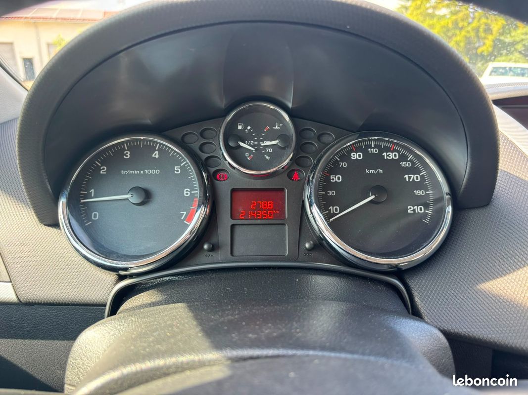 PEUGEOT 207 1.6 VTi 16V 120ch Premium (image 18)