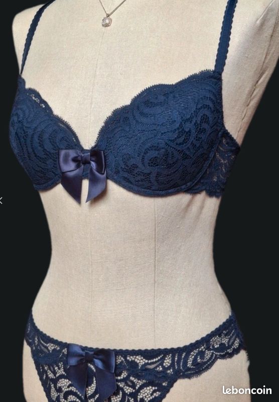 💙 Etam - Ensemble de lingerie dentelle chic bleu marine avec noeuds en satin Soutien gorge 85C / culotte 36/38 Neufs (image 4)
