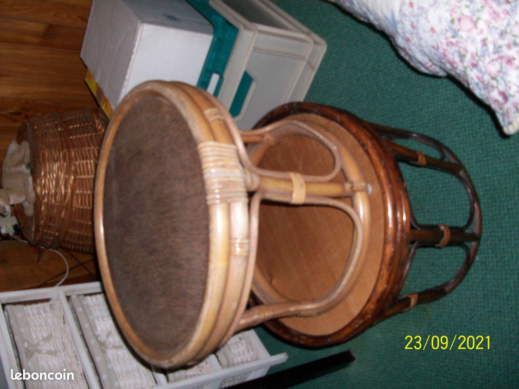 Une petite table basse bar en rotin (image 2)