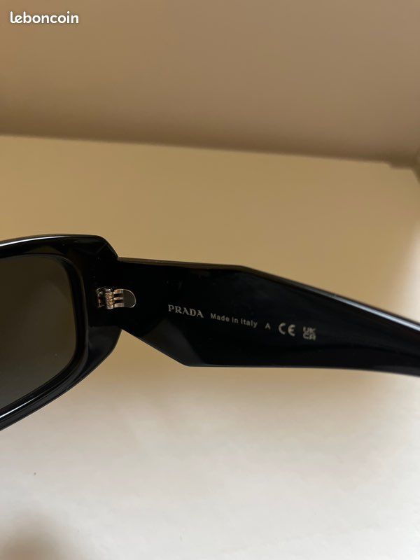 Lunette de soleil Prada symbole neuve (image 3)