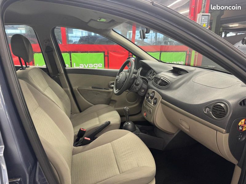 Renault CLIO III 1.5 DCI 85CH EXTRÊME CLAIRE QUICKSHIFT 5P ATOMATIQUE (image 15)