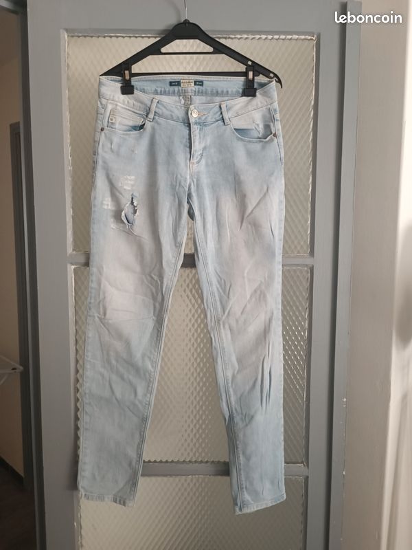 Jean skinny troué bleu clair de Pull&bear Vêtements