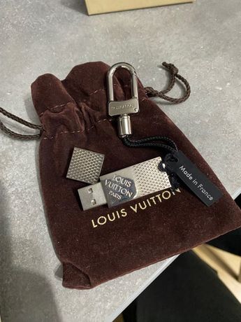 Annonces Montres Connectées Louis Vuitton
