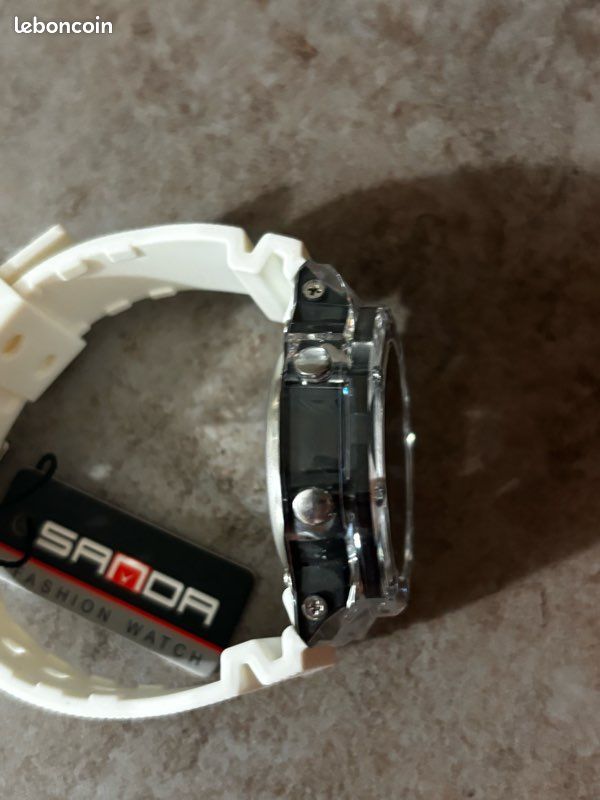 Montre blanche transparente style moderne (image 3)