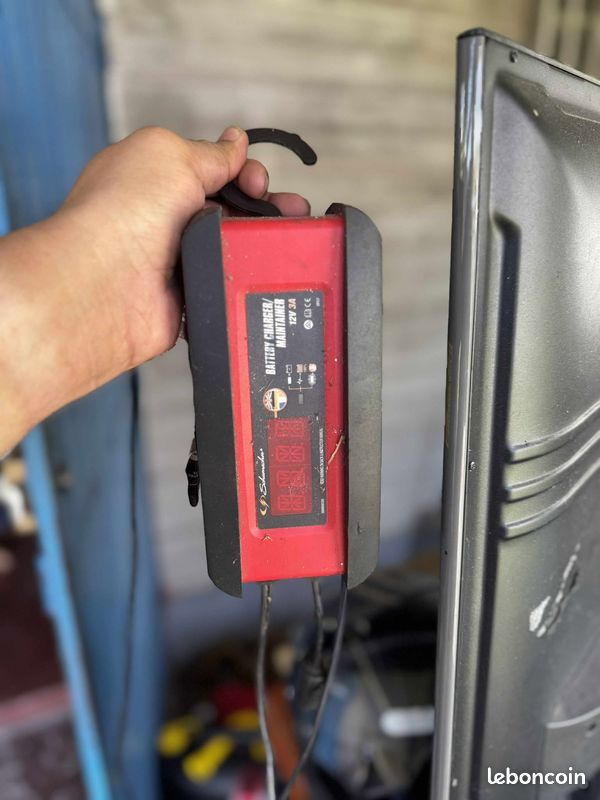 Chargeur de batterie auto moto SPI3 SCHUMACHER 12 V 3 A (image 2)