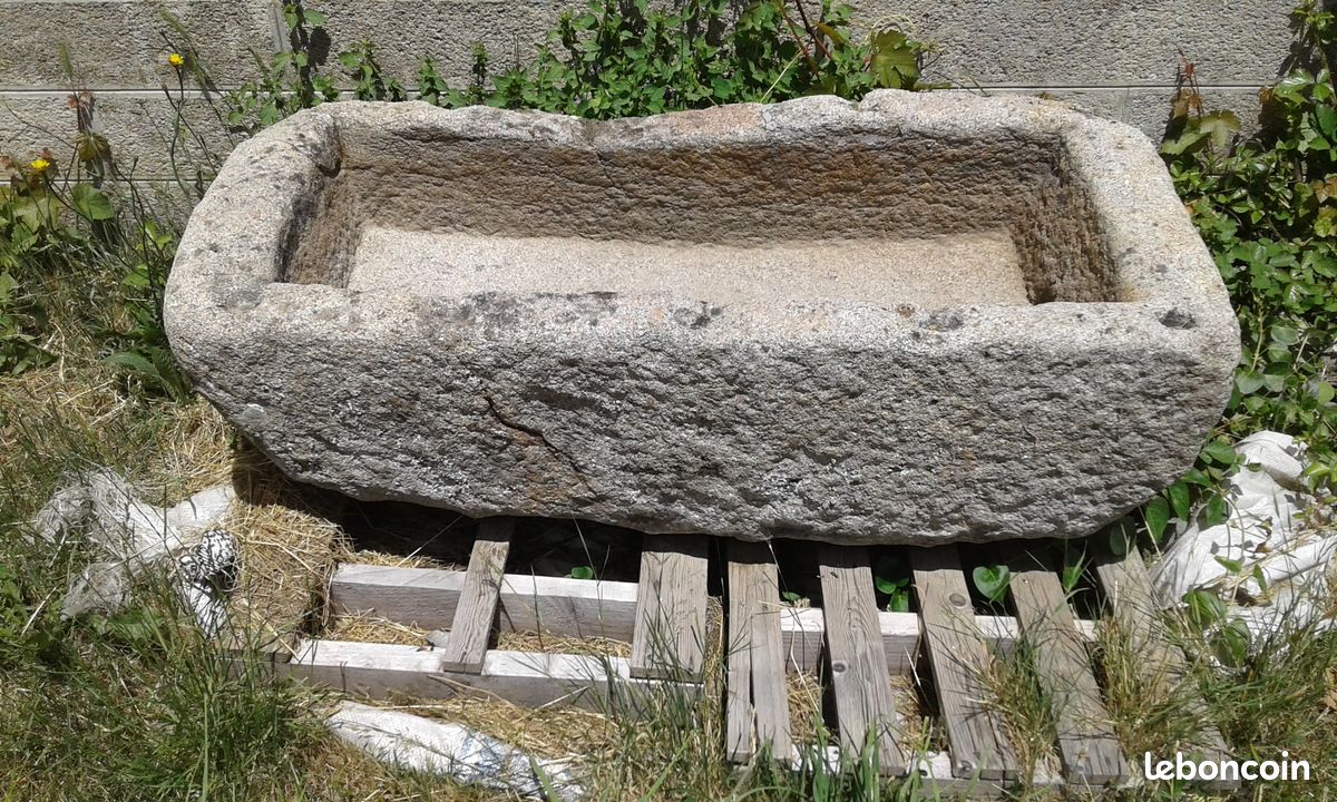 Bac en pierre de granit (image 1)