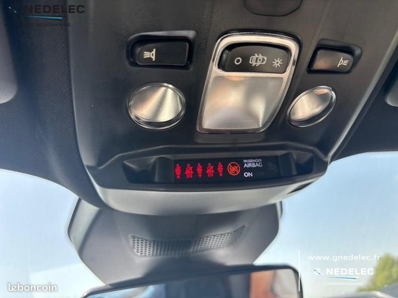 Peugeot 2008 1.2 Hybrid 145ch Style e-DCS6 (image 18)