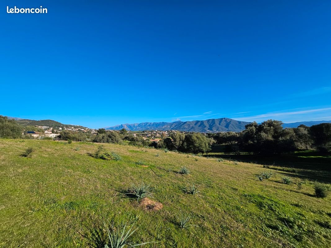 Terrain constructible 1200 m² AFA · 230 000 €