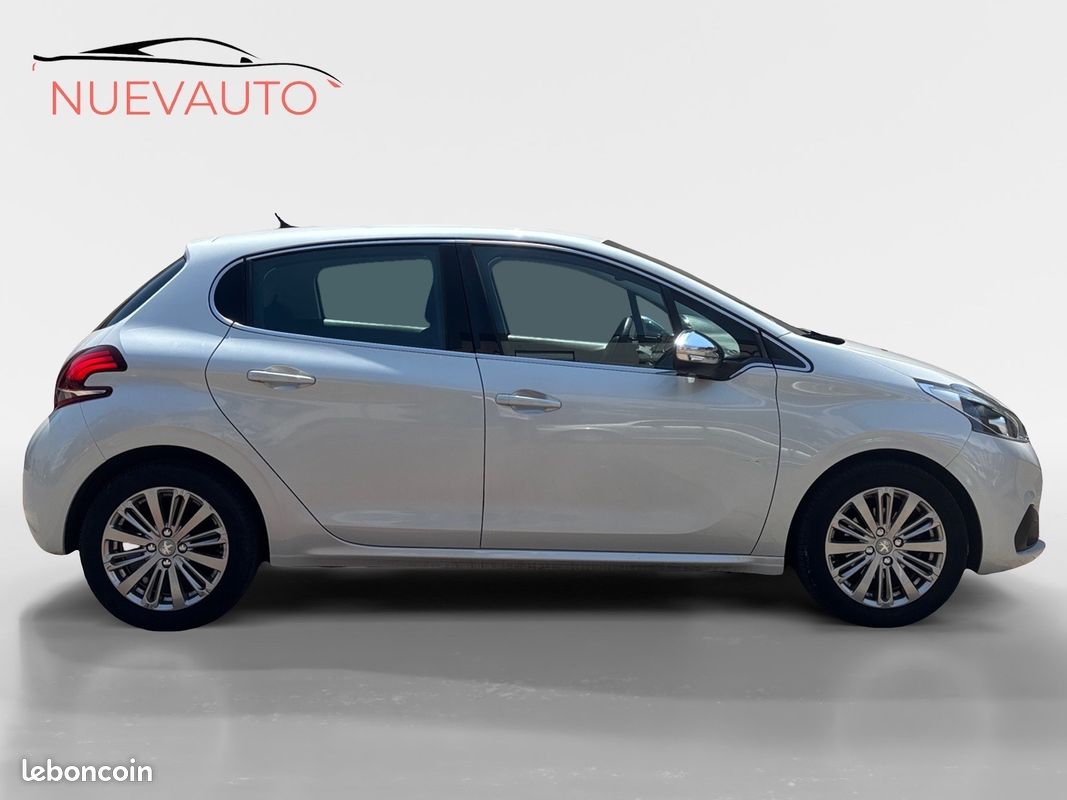 PEUGEOT 208 1.2 PureTech 82ch BVM5 Allure (image 12)