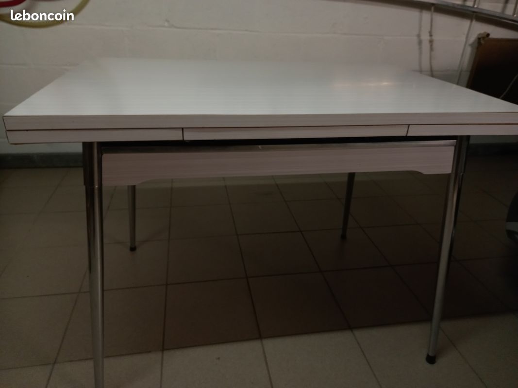 Table (image 3)