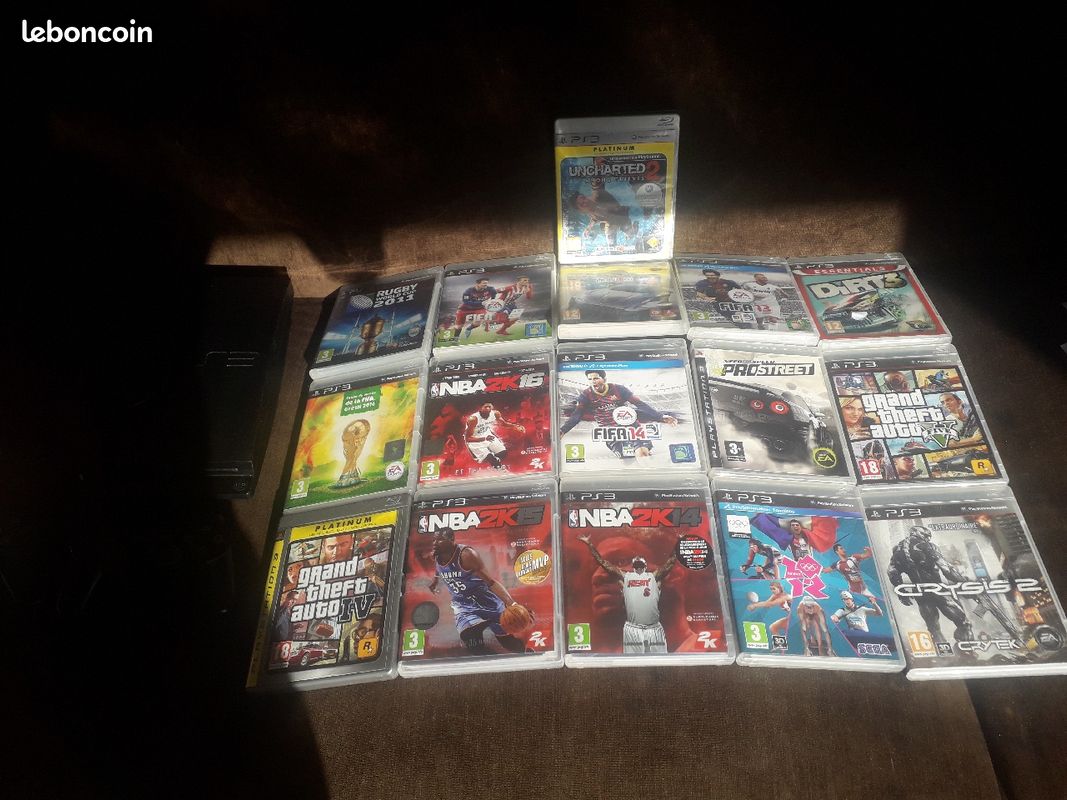 Ps3 avec 2 manettes 15 jeux +2 jeux sans les boites (image 1)