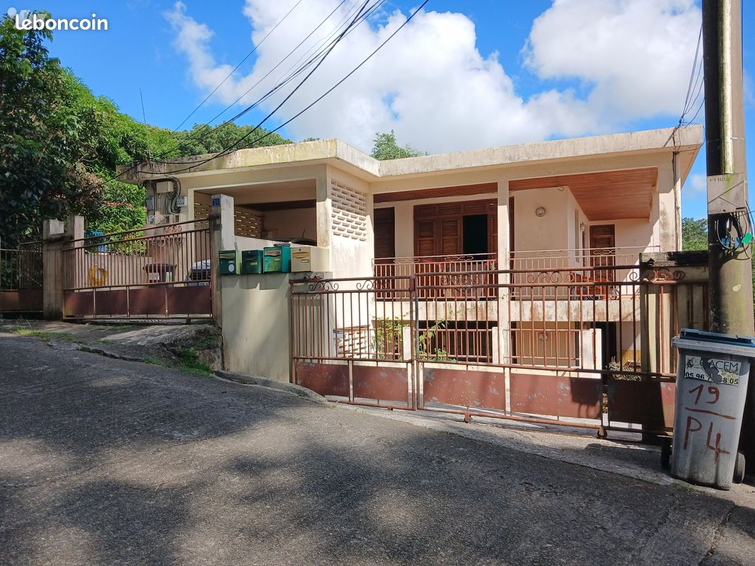 Immeuble 563 m² · à Fort-de-France · 563 m² · 390 500 €