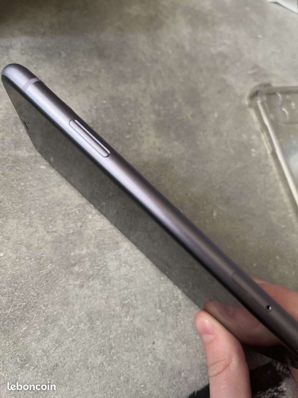 IPhone 11 (image 3)