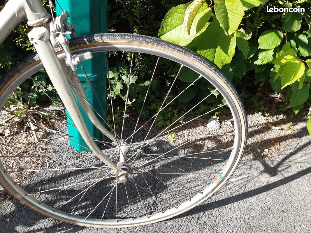 Véritable vélo de route "vintage " Cycles DUBAU " dans son jus " (image 7)
