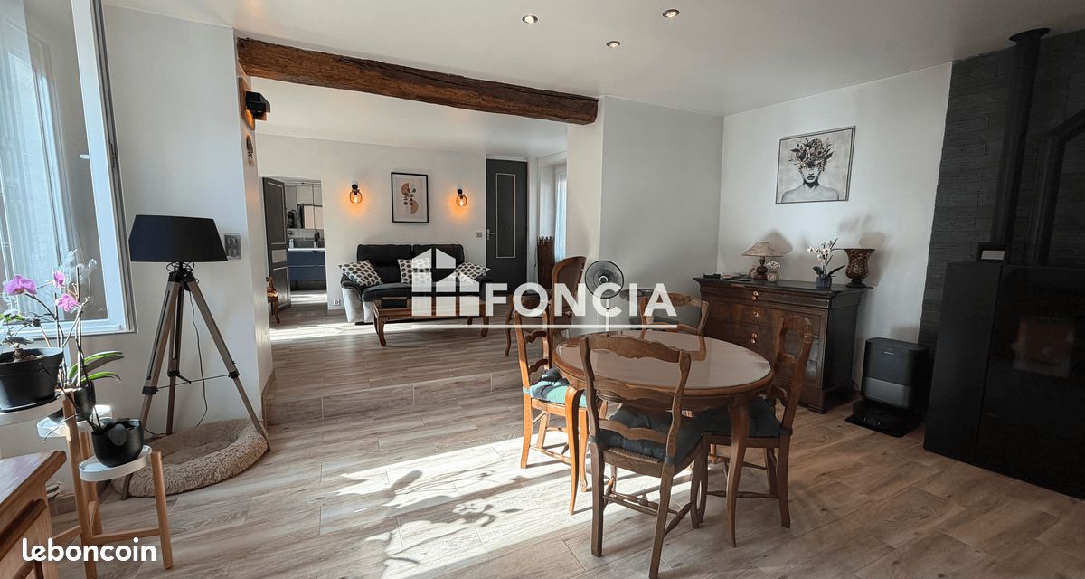 Proche bourg tous commerces (image 2)