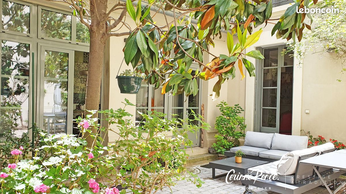 Maison 10 pièces 300 m² · à Nîmes · 300 m² · 1 200 000 €