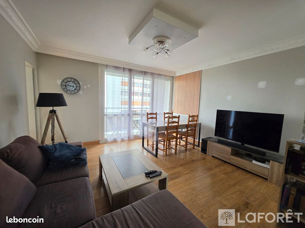 Appartement 4 pièces 76 m² · à Beauvais · 76 m² · 880 €