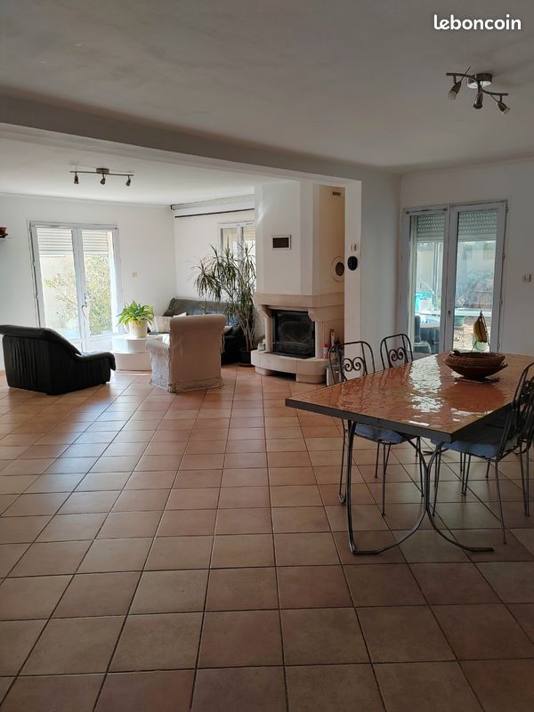 Maison 9 pièces 200 m² · à Vernègues · 200 m² · 450 000 €