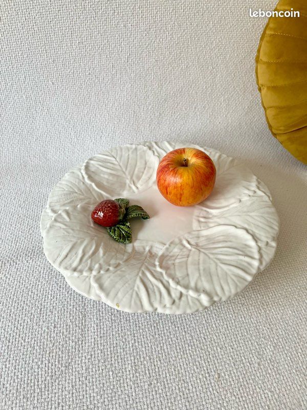 Superbe plat en cĂ©ramique blanc avec fraise đ (image 2)