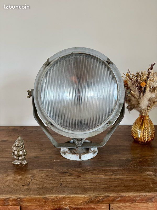 Ancien Projecteur Industriel BBT – Lampe Vintage Orientable Ø 37 cm – 4 Verres (image 2)