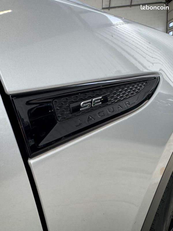 Jaguar E-Pace 2.0d 180ch R-Dynamic SE BVA9 AWD / Toit Pano / Meridian / Sièges Chauffants / Caméra (image 29)
