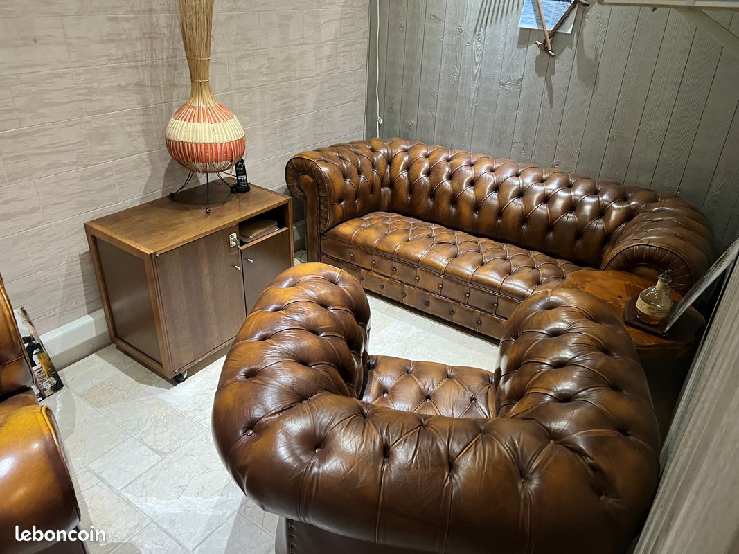 Canapé + fauteuils CHESTERFIELD (image 1)
