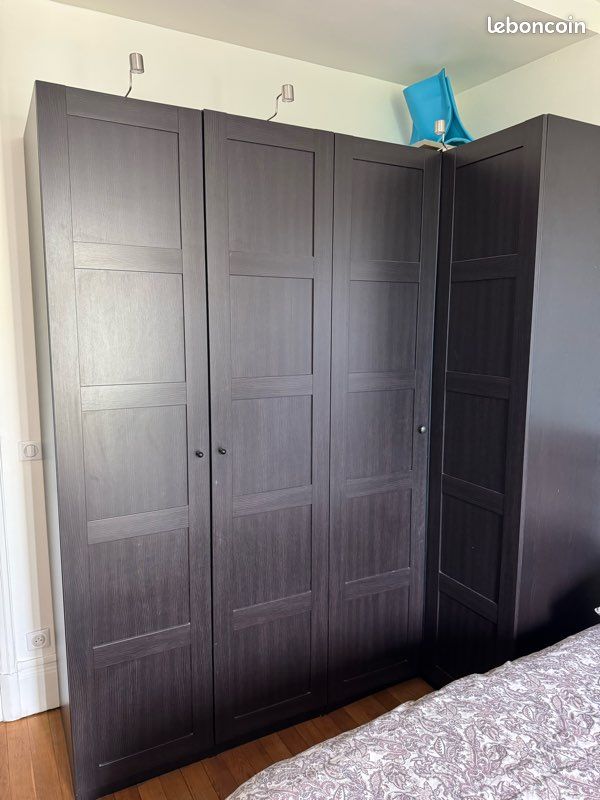 Armoire neuve en bois noir d’angle (image 1)