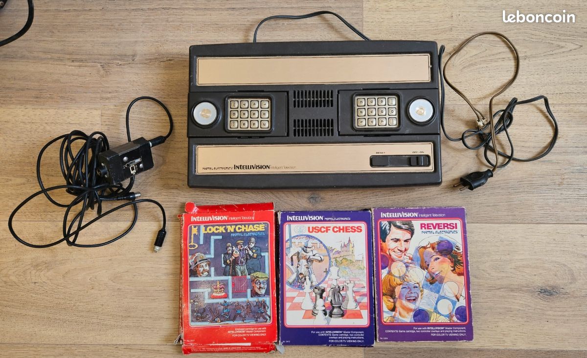 Console Mattel Intellivision + 3 jeux (Lock 'N' Chase, USCF Chess, Reversi) (image 1)