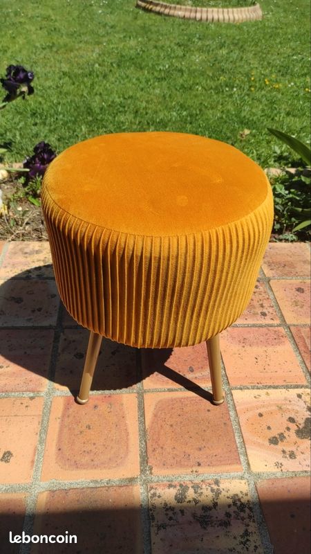 Pouf ocre moutarde (image 1)