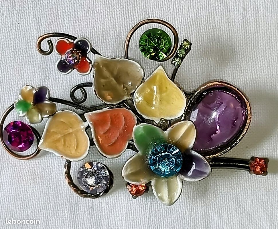 Broche Vintage Fantaisie Avec Strass - Occasion En Bon état Général