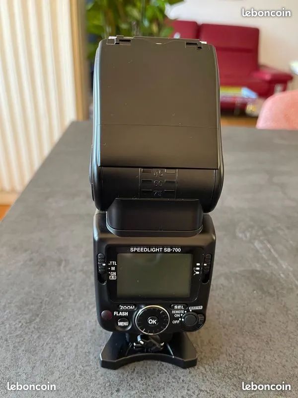 FLASH NIKON SB - 700 noir (image 1)