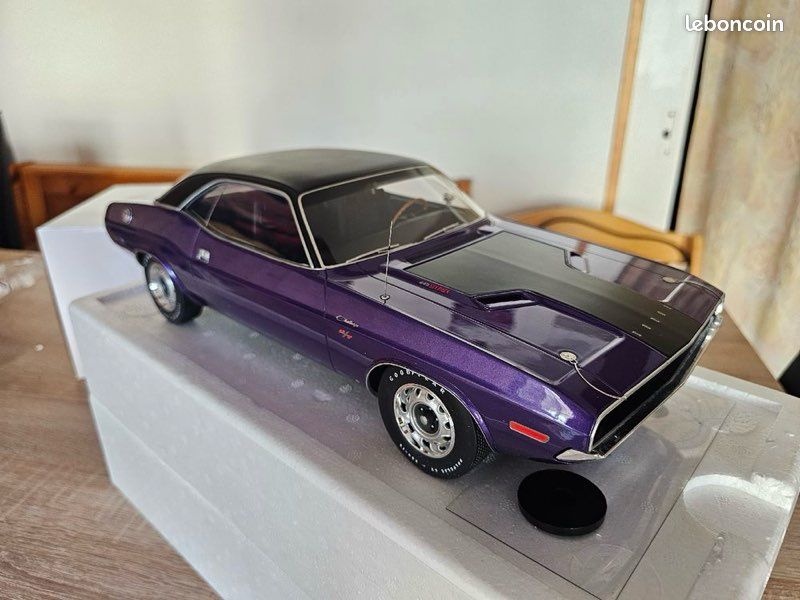 Modèle réduit Dodge Challenger R/t Plum Crazy 1970 1/12