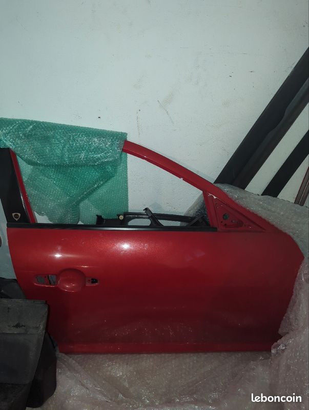 Porte avant gauche Mazda rx8 rouge (image 1)