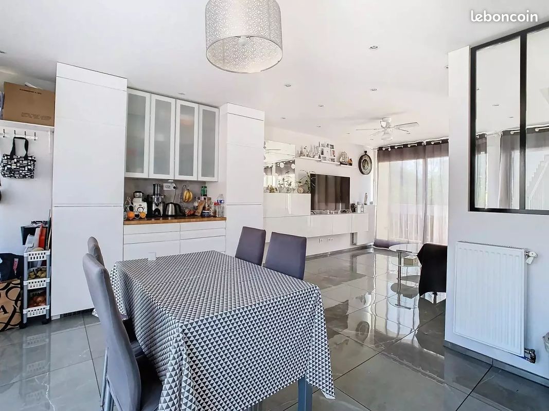 Maison 4 pièces 94 m² · à Montigny-le-Bretonneux · 94 m² · 349 000 €
