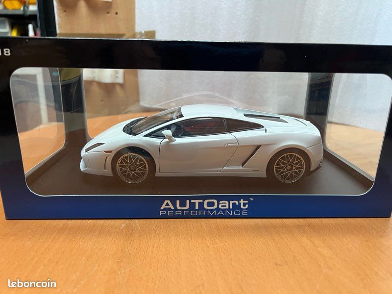 Rare autoart 1/18 Lamborghini gallardo LP 560 4 bianco monocrus /blanc jantes cordelia neuve (image 1)