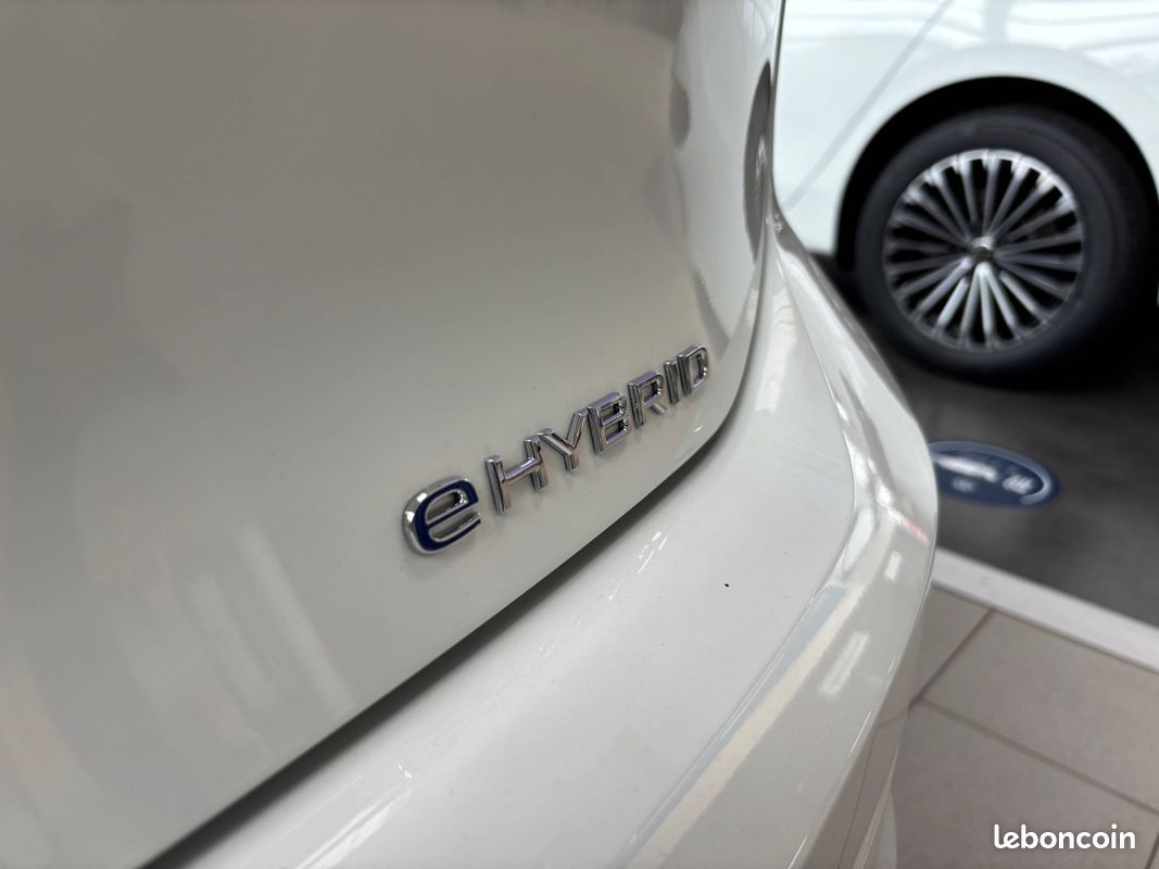 VOLKSWAGEN Golf 1.5 eHybrid 204 DSG6 VW Edition (image 5)