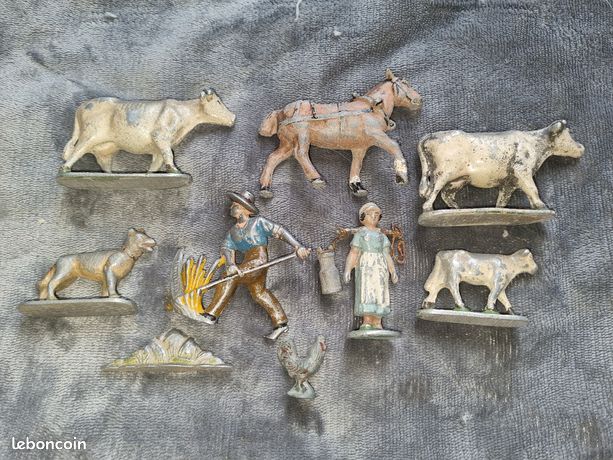 Enchères Quiralu. La ferme. 8 personnages, 1 tombereau