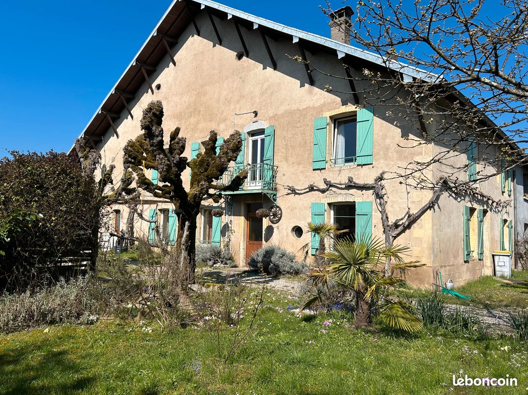 Maison 8 pièces 185 m² · à Pouligney-Lusans · 185 m² · 240 000 €